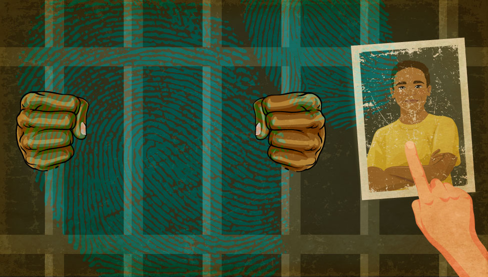 Ilustração: mãos negras seguram grades de uma prisão. Sobre a imagem, marcas de impressões digitais. à direita, a foto de um homem negro. Uma mão branca aponta para ela.