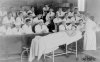 Carlos Chagas teaching class
The patient on the cot had malaria. In attendance: Evandro Chagas, Margarinos Torres, Raul de Almeida Magalhães, Carlos Chagas Filho, and others. Tropical Diseases Pavilion of São Francisco de Assis Hospital in Rio de Janeiro, 1930. Photo: Acervo COC
