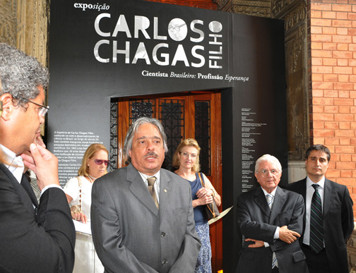 Abertura de exposição, apresentação de récita de ópera e lançamento de livros para homenagear Carlos Chagas Filho