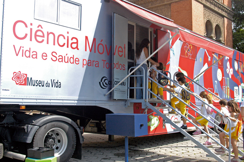 Caminhão da Ciência da Fiocruz visita Montes Claros na I Semana de Ciência e Tecnologia