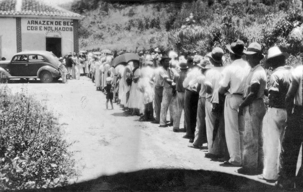 Fiocruz lança livro com fotos inéditas do combate à febre amarela e malária