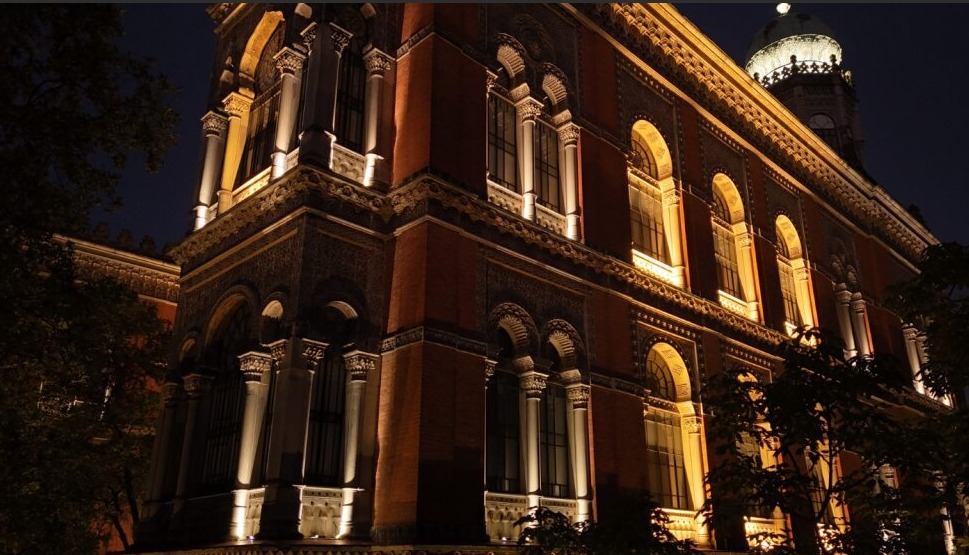 Castelo da Fiocruz ganha nova iluminação monumental